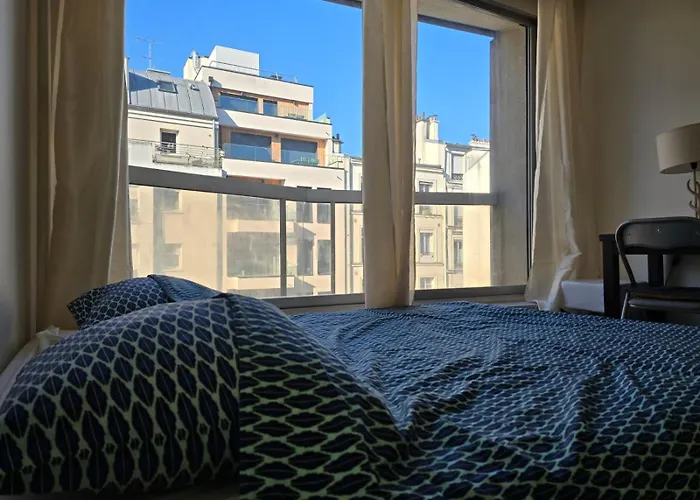 Cosy Close Eiffel Tower *