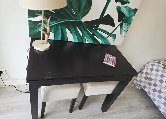 Cosy Close Eiffel Tower פריז
