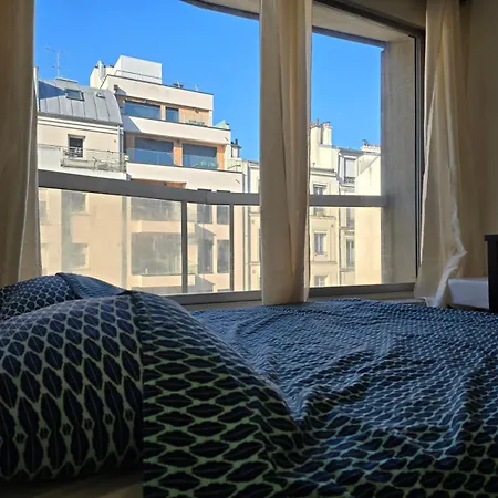 Cosy Close Eiffel Tower *